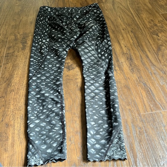 Lululemon Athletica Tight Stuff Gray & Black Spotted Leggings | 6 - Picture 2 of 8